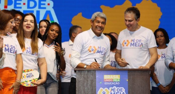Governo do Estado formaliza adesão da Bahia ao programa Pé-de-Meia
