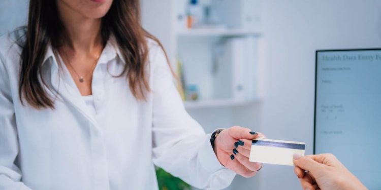 Com média de 12 processos por dia, planos de saúde acumulam ações e derrotas na Justiça baiana