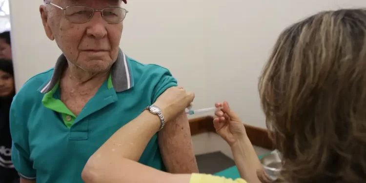 Casos de síndrome respiratória aguda grave avançam em todas as regiões do Brasil