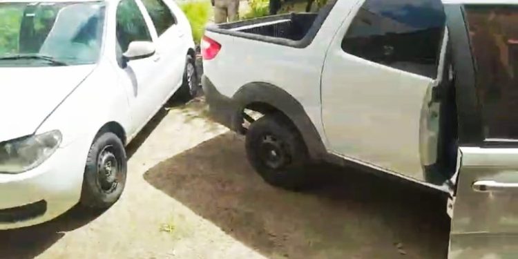 PRF e PC recuperam 2 veículos com registros de furto/roubo em Feira de Santana