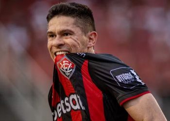 Vitória goleia o Barcelona de Ilhéus e enfrenta o Bahia na final do Estadual