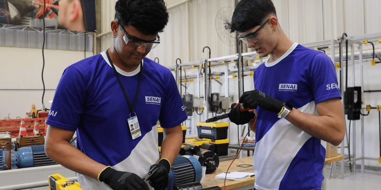 SENAI Bahia oferece 156 vagas gratuitas em cursos para jovem aprendiz