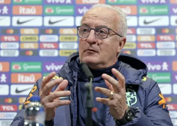 Dorival Júnior espera “ótima resposta” do Brasil contra a Inglaterra