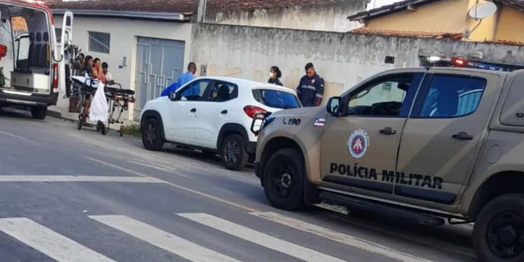 Menina de 4 anos morre após ser esquecida dentro de carro na Bahia