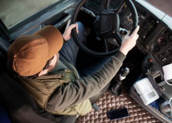 Startup baiana cria app que dá ‘bronca’ em motoristas que dirigem usando celular