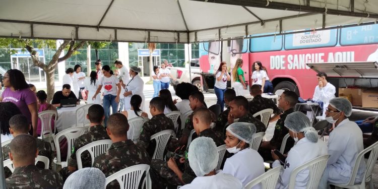 Hospital Clériston Andrade recebe Hemóvel para doações de sangue