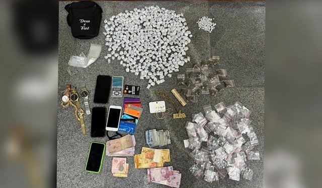 Rondesp Leste realiza prisão em flagrante por tráfico de drogas em Feira de Santana