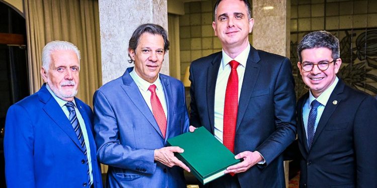 Pacheco promete regulamentação da reforma tributária ainda neste ano