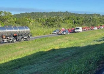 Em marcha, MST causa transtorno e engarramento na BR 324