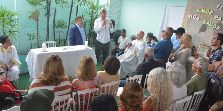 Missa celebra os 22 anos de trabalho filantrópico da AAPC em Feira