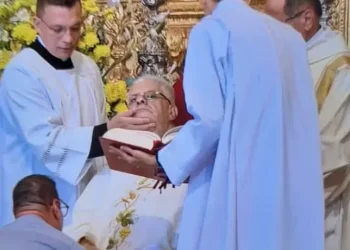 Padre José Abel passa mal em missa de Páscoa na Catedral Basílica de Salvador