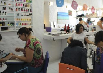 Volume de receitas do setor de serviços diminuiu 0,9% em fevereiro; aponta pesquisa