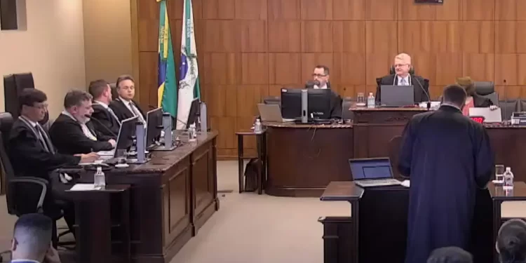 Desembargador do TRE vota pela cassação de Moro e empata julgamento