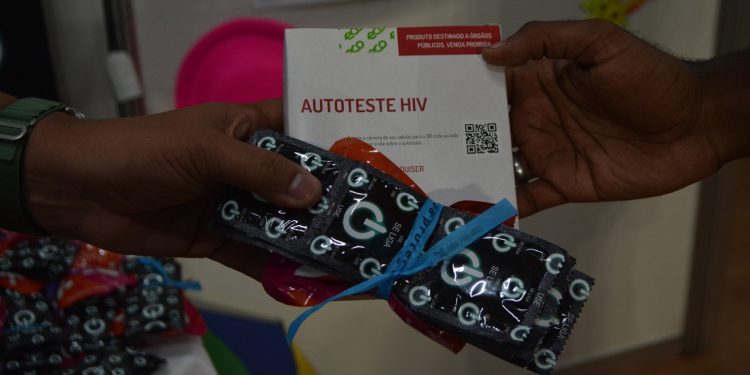 Prefeitura disponibiliza mais de 28 mil camisinhas e 1,8 mil testes rápidos para ISTs na Micareta