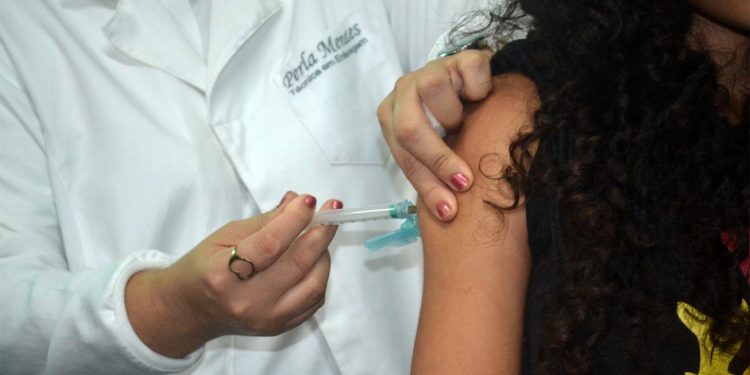 Esgotado estoque de primeira dose da vacina da dengue em Feira de Santana