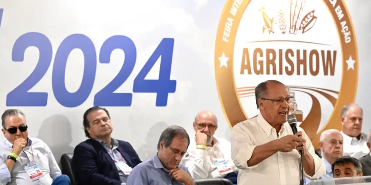 Alckmin defende diálogo com Congresso sobre desoneração da folha