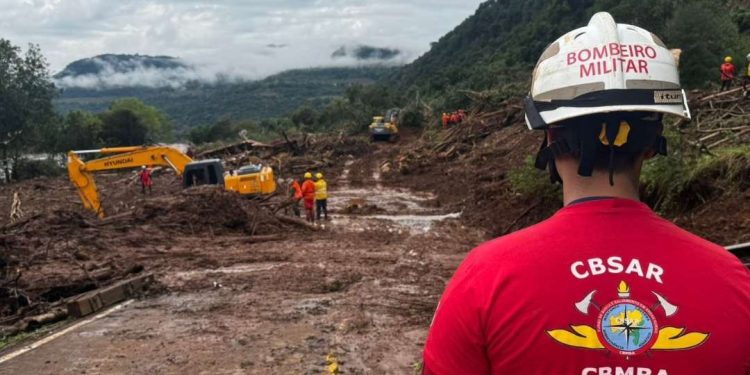 Bahia envia nesta quarta-feira novo grupo de 25 bombeiros para atuar no socorro a vítimas do RS