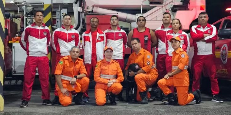 Bombeiros militares de Sergipe que estão indo ajudar em resgates no RS sofrem acidente de trânsito na Bahia