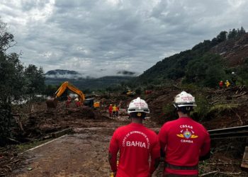 Bombeiros da Bahia continuam nas buscas por desaparecidos no Rio Grande do Sul