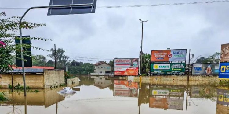 Chuva em Santa Catarina deixa 925 pessoas desabrigadas