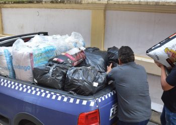Prefeitura e Arquidiocese de Feira recebem doações de moradores de Santa Bárbara para o RS