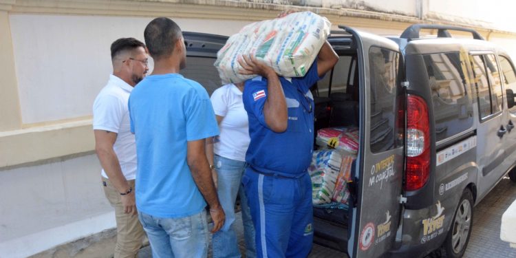 Bloco dos Vaqueiros faz doações para vítimas de enchentes no RS