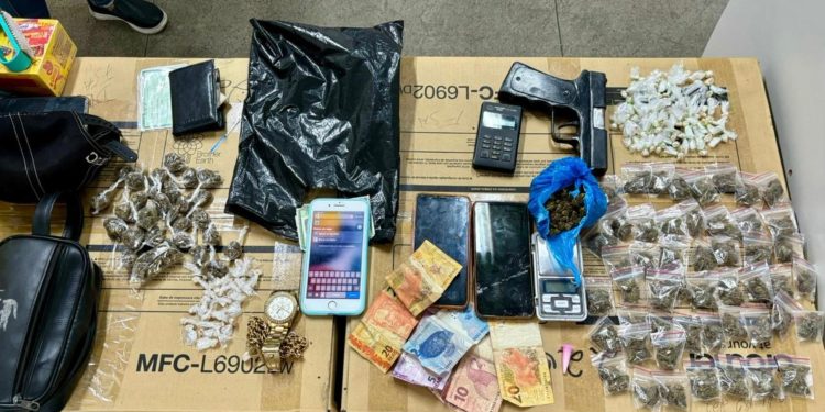 Rondesp Leste apreende drogas em Feira de Santana