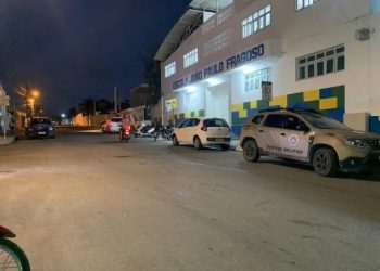 Adolescente é apreendida em escola na Bahia com faca tipo peixeira escondida na mochila