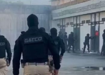 Presos que seriam mandantes dos recentes homicídios em Feira são transferidos para presídio de segurança máxima