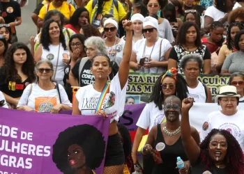 Desemprego de jovens negras é 3 vezes superior ao dos homens brancos