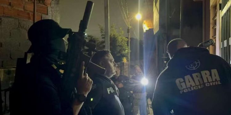 Golpistas são presos por simular contas do RS e roubar doações