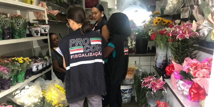 Procon intensifica fiscalização no comércio em virtude do Dia das Mães