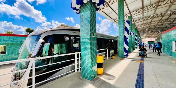 Terminal Ayrton Senna é entregue a população totalmente revitalizado