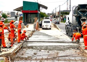 Estações de ônibus na Ayrton Senna e João Durval começam a ser preparadas para o BRT-2