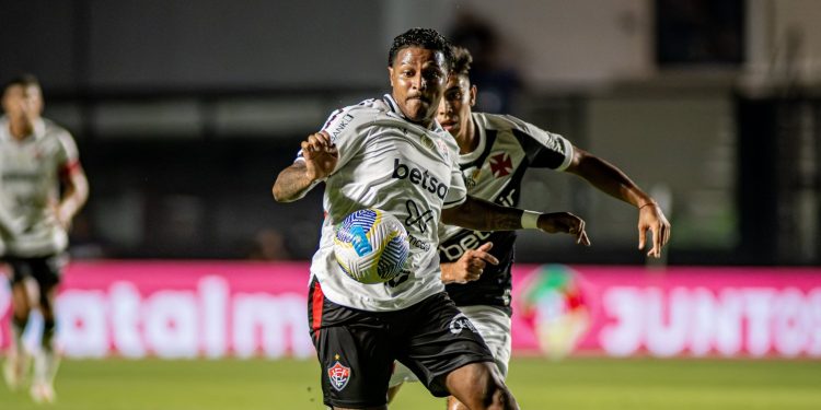 Vitória perde para o Vasco e segue no Z-4 do Brasileirão