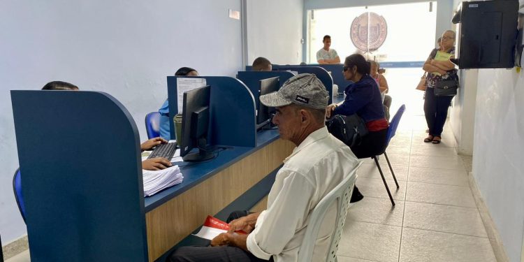Maio Roxo: Santa Casa de Feira inaugura serviço para tratamento de doenças autoimunes pelo SUS