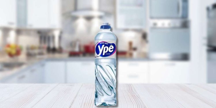 Anvisa suspende lotes de detergente Ypê por risco de contaminação; veja lista