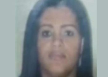 Mulher condenada a 18 anos de prisão por matar namorado com 59 facadas em Feira é presa