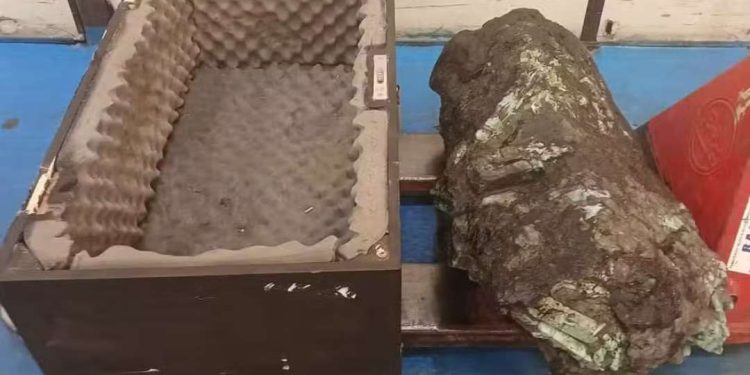 Receita Federal leiloa pedra preciosa com esmeraldas encontrada na Bahia; valor mínimo é de R$ 115 milhões