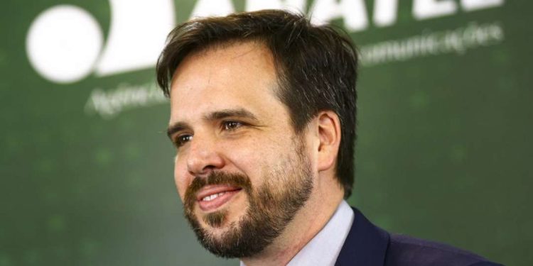 Presidente da Anatel defende regularização das redes sociais pela agência
