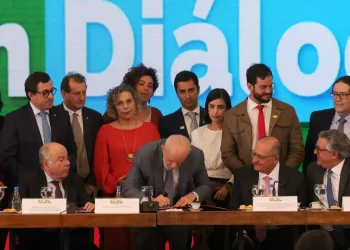 Lula sanciona taxação de compras internacionais de até 50 dólares