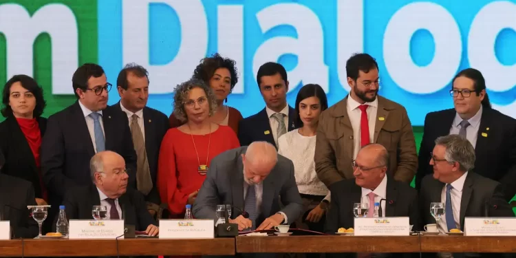 Lula sanciona taxação de compras internacionais de até 50 dólares