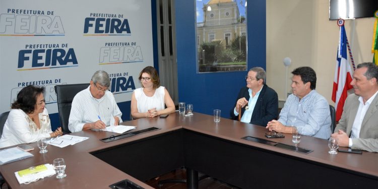 Prefeitura firma convênio com ACBEU para ensino bilíngue na educação infantil