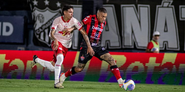 Vitória perde para o Bragantino e volta ao Z-4 do Brasileirão