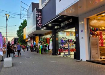 Comércio terá horário especial em junho para Dia dos Namorados e festejos juninos