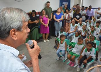 Moradores de Pé de Serra comemoram entrega da Escola Municipal Deocleciano Martins da Silva