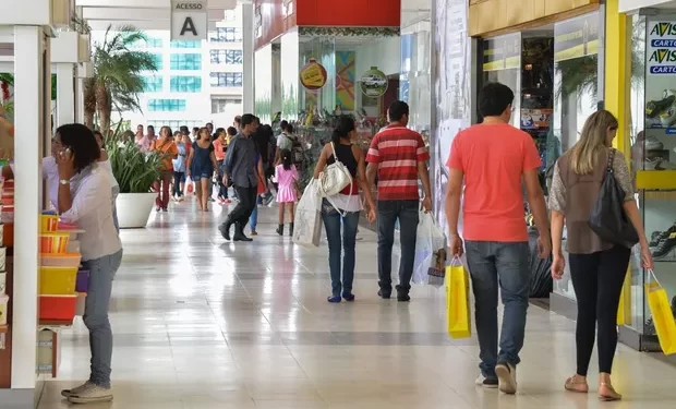 Índice de Confiança do Consumidor sobe, mas cenário econômico ainda é de incerteza