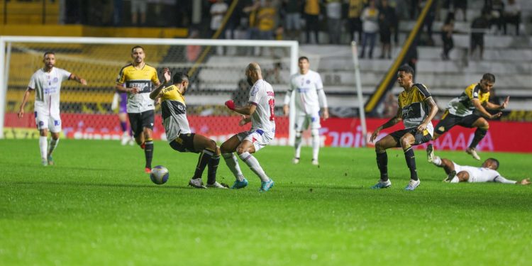 Bahia arranca empate com Criciúma e segue na busca pela liderança