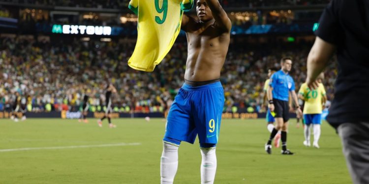 Endrick decide e Brasil bate México em preparação para a Copa América