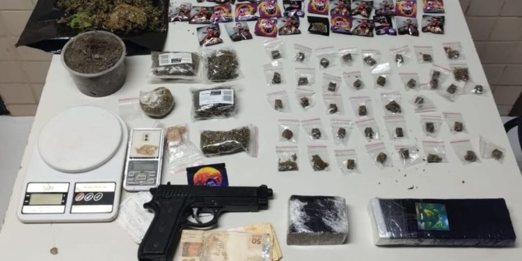 Polícia Militar realiza apreensão por Tráfico de entorpecentes, no bairro Gabriela